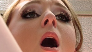 napalona włoszka poznała w hotelu faceta i zaprosiła go na gorącego szampana