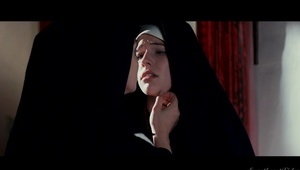 ona ma dobrze wyrzeźbioną dupcię