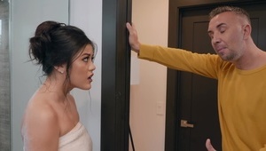 tyla wynn pali papierosa i pracuje nad grubym czarnym fiutem