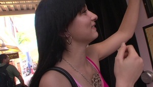 w czerwonej bieliźnie