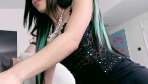 niegrzeczna uczennica dostaje nauczke