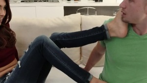 laska rozmawia przez telefon podczas seksu