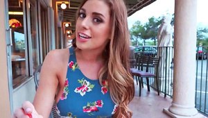 gorąca barbie z fioletową seks zabawką