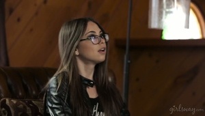 azjatka lubi mieć spermę na cycach