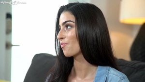 jędrna rudowłosa mama zostaje wyruchana przez kolegę jej syna