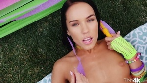 sex na plaży na stojąco