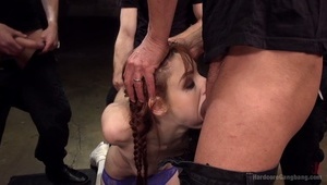 amatorka z niezłą buźką targa jego pałkę