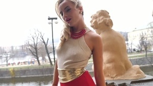 ruchają się w trójkącie na mostku