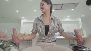 boska blondi z kutasem miedzy cycami