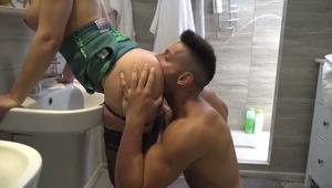 porządnie rżnie trzydziestoletnią pielęgniarkę