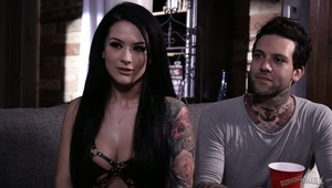 młoda picza dosiada swojego ojczyma