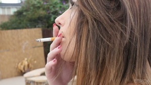 ruda shanda fay jest posuwana w plenerze