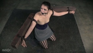 dojrzała biała kobieta i młody murzyn