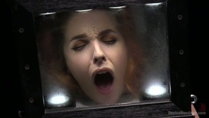 pokazał jej kutasa i jak leci z niego sperma