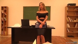 laska rozbiera się w klubie