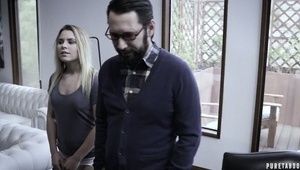 gorąca dziewczyna ze sztucznymi cycami