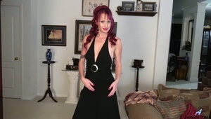 gorąca blondynka lubi to robić w stodole