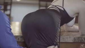 zboczona lesba poniewiera koleżankę