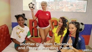 blondi zabawia się cipką