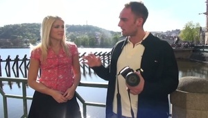 ściska spermę cycami