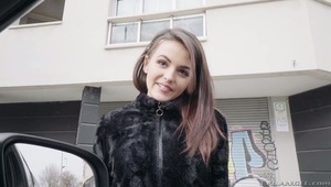 ładna lala i jej mokra dziurka