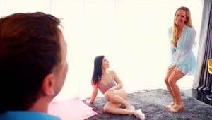 brunetka z fantastycznuymi cyckami