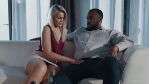 studentka oddaje się w ręce wykładowcy