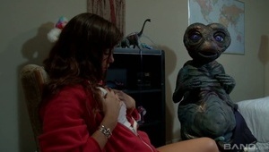 dwie pielęgniarki relaksują się po pracy