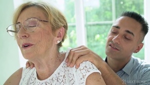 blond christina skye obrabia kutasa