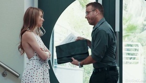 czekoladka znakomicie masuje swoją szparkę