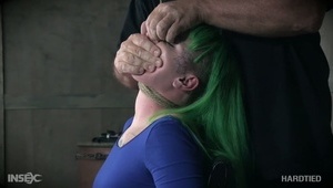 dziwka nastolatka oddaje swoją cipkę