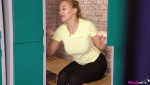 gia grace masuje całe ciałko layla rose