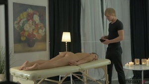 ojczym posuwa fajną studentkę