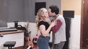 seksownie wygląda w różu