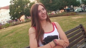 młody posuwa panią doktor w trójkącie