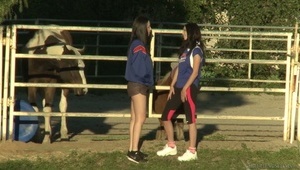 mokra candice brielle pod natryskiem