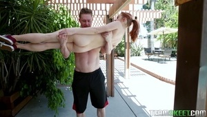 szalona laska z długą seks zabawką