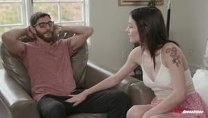 ostra keisha jest ciągnięta za włsoy