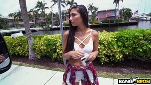 niemki dogadzają dziadziusiowi w trójkącie