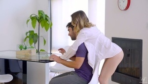 małe cycki w hardkorowej akcji