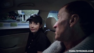 niedojebana ciocia zabawia się z młodym chłopcem