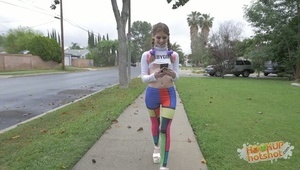 dziadziuś siedzi na drabinie a ona ssie peniska