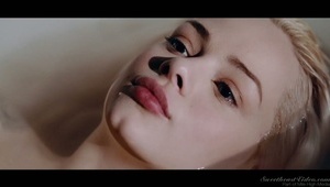 dziewczyna lubi zwariowane trójkąty