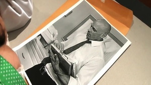 grubas wjeżdża w nią od tyłu