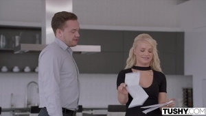 oblali ją całą olejkiem