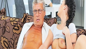 dobre lesbijki zabawiają się na kocyku