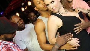 dwie mamuśki profesjonalnie wyruchane