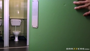 blada pragnie walenie w dupsko