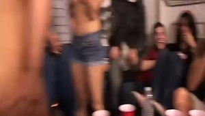 kuchenna palcówka młodej dziewczyny