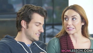 naturalnie cycata pani lubi jego kutasa